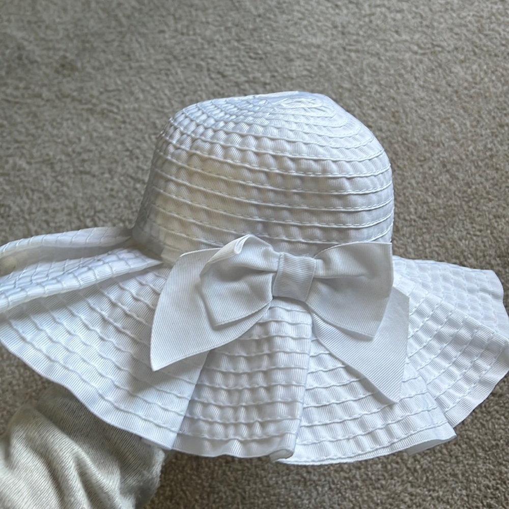 White bonnet sun hat Janie & jack